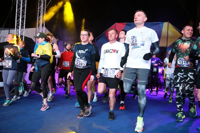 Bieg Nocny na 10 km w Krakowie odbywa się w niepowtarzalnej scenerii