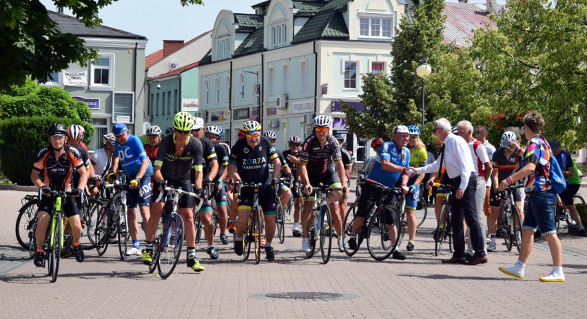 Kolarscy mistrzowie poprowadzili w Tarnobrzegu rowerowy rajd po zdrowie   [ZDJĘCIA]