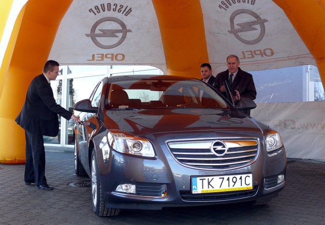 Opel insignia, „Samochodu Roku 2009” spotkał się z ogromnym zainteresowaniem