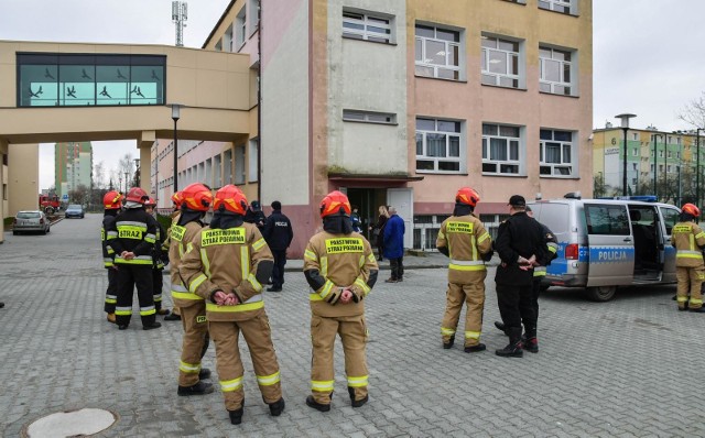 Dyżurny KM PSP w Bydgoszczy zgłoszenie otrzymał o godz. 8.38. Podczas lekcji jeden z uczniów klasy trzeciej rozpylił gaz pieprzowy. Więcej zdjęć i informacji na temat interwencji >>>