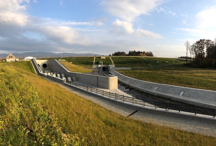 Gigantyczny zbiornik za 235 mln złotych ma chronić Dolny Śląsk przed powodzią