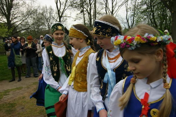 Piknik folklorystyczny "Czarne Wesele" w skansenie w...