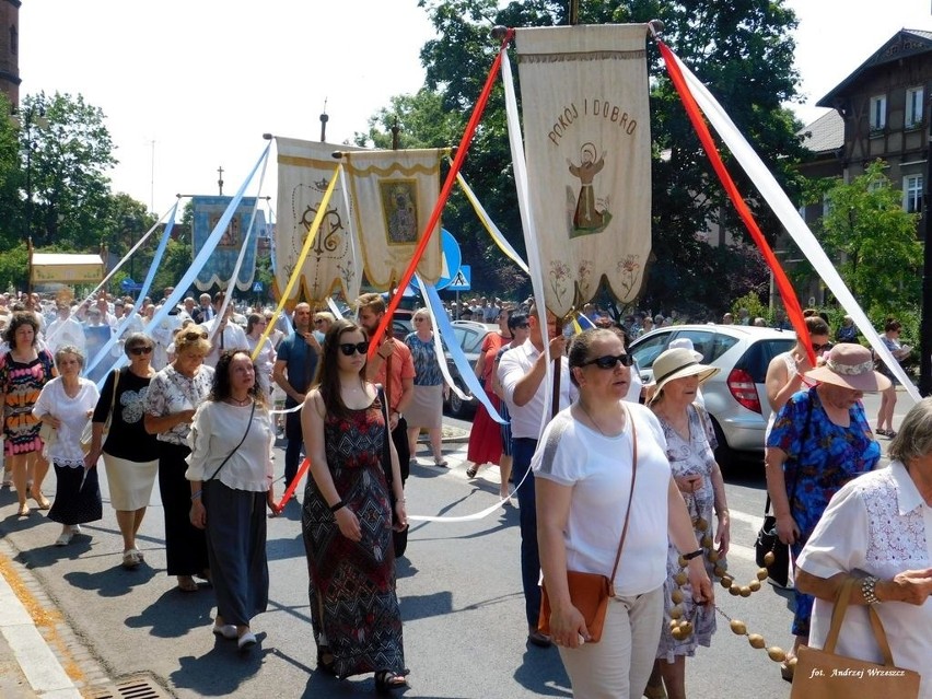 Procesja eucharystyczna parafii pw. św. Antoniego w Nowej...