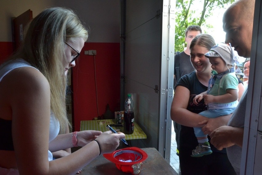 Druhom ochotnikom z Chlebowa w gminie Lipno pomysłów nie brakuje. Znaleźli sposób na zdobycie środków na zakup rękawic [zdjęcia]