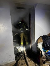 Palił się dom w Krzywaczce. Strażacy walczyli z ogniem ponad dwie godziny 