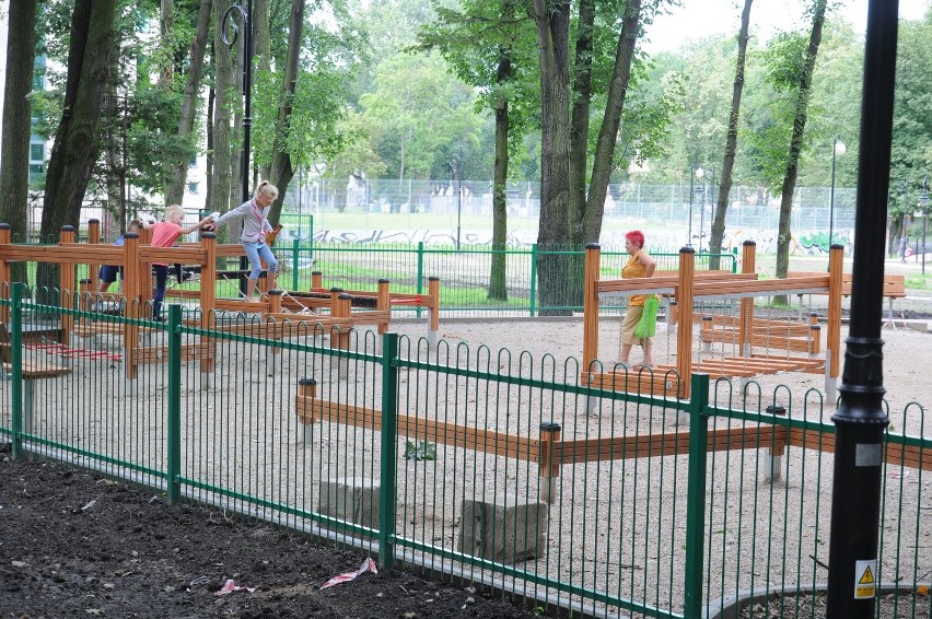 Z placu zabaw w Leśniczówce już korzystają dzieci.