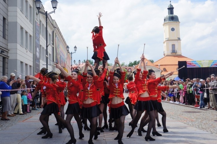 POM-PA 2013. Międzynarodowe Prezentacje Mażoretek, Tamburmajorek i Cheerleaderek (zdjęcia)