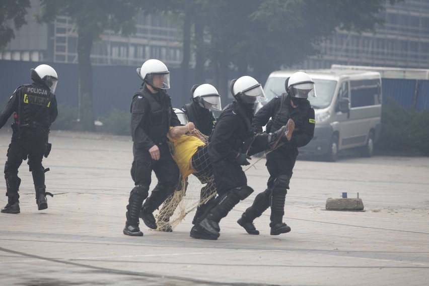 Święto Policji w Katowicach: Pokaz prewencji - tak policja...