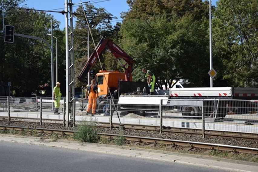 Na Grabiszyńskiej będą nowe przystanki tramwajowe, ale jezdnia węższa                
