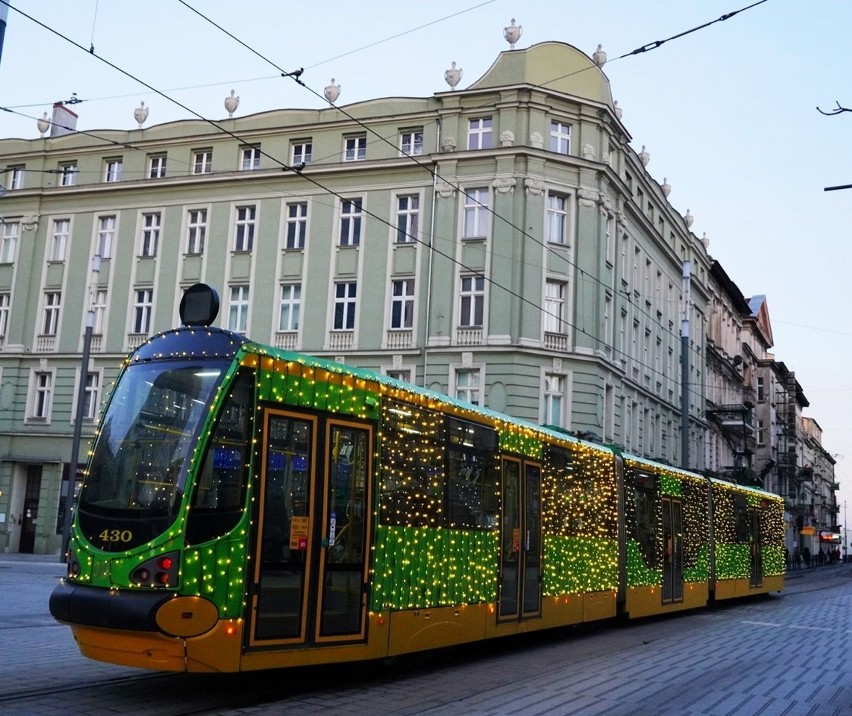 Świąteczną Bimbę na ulicach Poznania można było zobaczyć w...