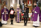 Caritas Diecezji Radomskiej przyznała Złote Kule 2020. Statuetki dostało Starostwo Powiatowe w Opocznie i firma Budromost Starachowice