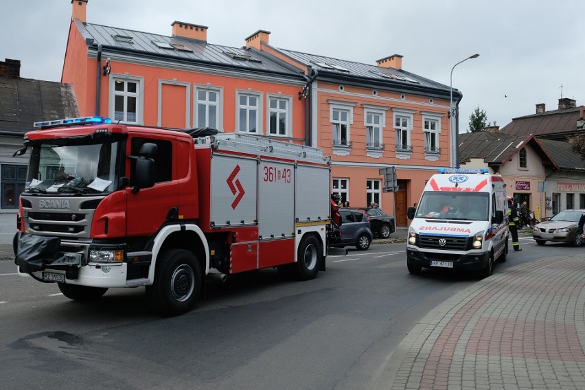 Policjanci pracują na miejscu wypadku na ul. Dworskiego w...