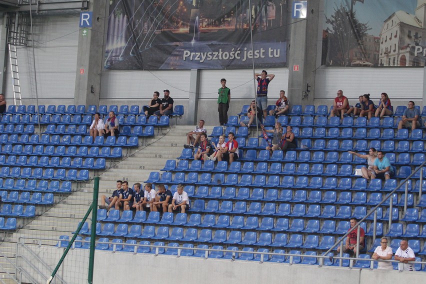 Piast Gliwice – Zagłębie Lubin 2:1. Przy Okrzei nadal kibicują bez „młyna” ZDJĘCIA KIBICÓW