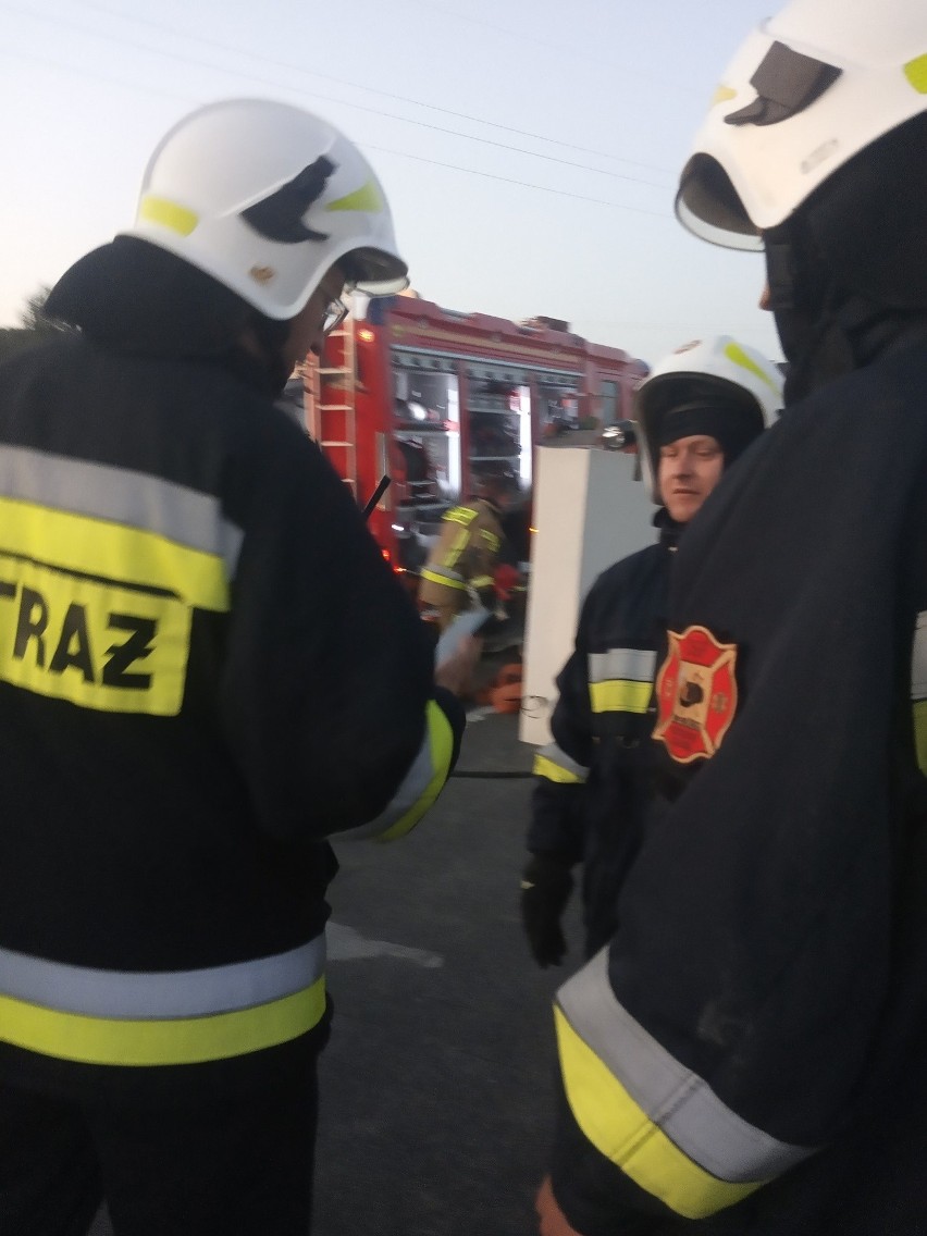 Poranny pożar na osiedlu Matysówka w Rzeszowie. Spalił się przydomowy garaż [ZDJĘCIA]
