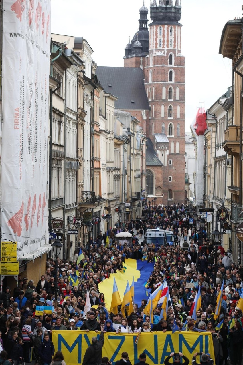 Kraków. Wojewoda Małopolski podsumował rok pomocy uchodźcom z Ukrainy. Zaprosił też na okolicznościowe marsze 