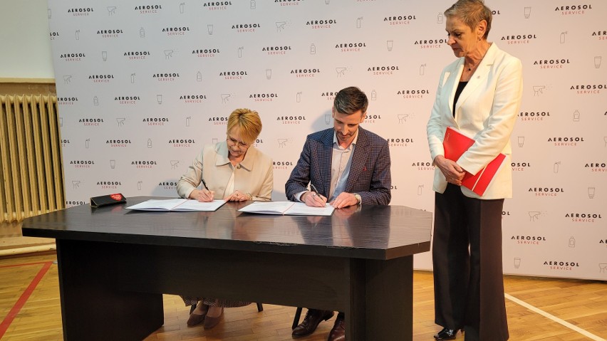 Podpisanie porozumienia o współpracy między Zespołem Szkół...