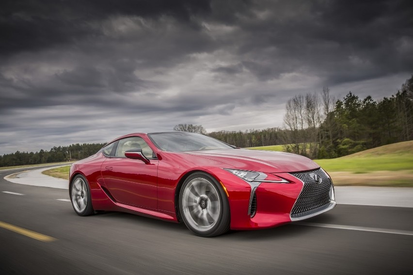 Gdy koncepcyjny Lexus LF-LC debiutował w roku 2012 na...