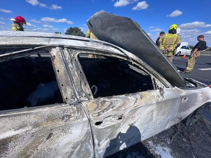 Pożar na S5. Paliło się auto i przyczepa kempingowa. Do...