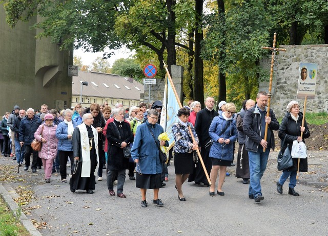 Pielgrzymka "żywego różańca" na Górę św. Anny.