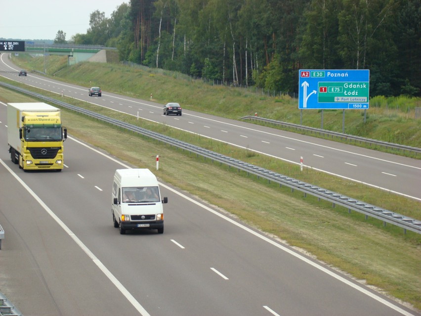 Duże utrudnienia na węźle Stryków. Chcesz jechać na Poznań, wybierz inny wjazd na A2. W środku wakacji remontują autostradę!