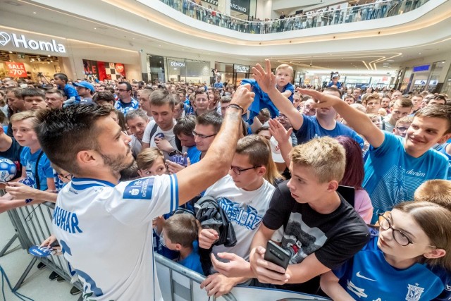 Przed rozpoczęciem sezonu drużyna Lecha spotkała się z kibicami w centrum handlowym Posnania.