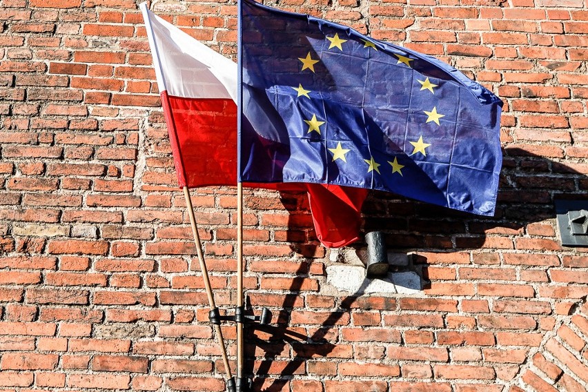 Na ulicach Gdańska w weekend zawisły flagi unijne. To wyraz...