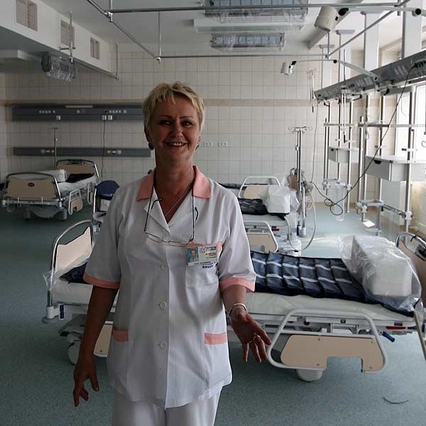 - Na tak dużym oddziale musi pracować dużo pielęgniarek. Aby zapewnić pacjentom odpowiednią opiekę trzeba będzie zatrudnić 30 - 40 sióstr - mówi Zofia Twardowicz, pielęgniarka oddziałowa.