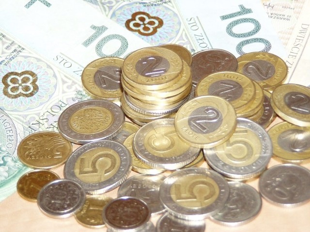 26-letnia pracownica banku dokonując tylko dwóch operacji ukradła w ten sposób ponad 46 tysięcy złotych.