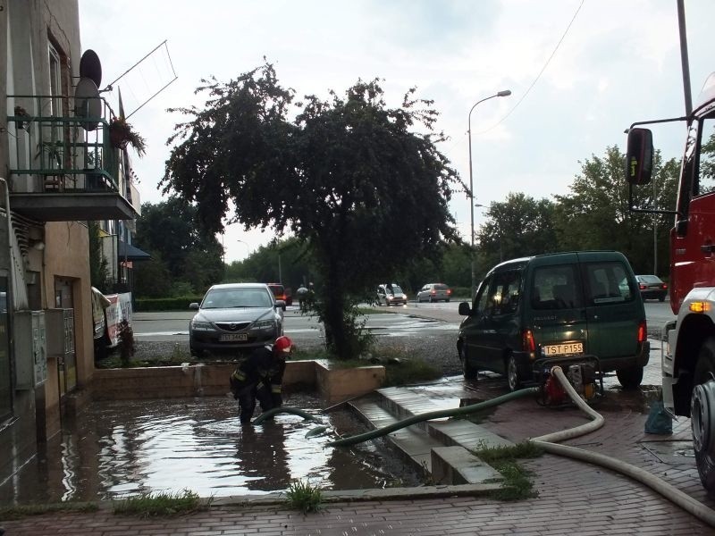 Podtopione ulice i seria zgłoszeń w Starachowicach