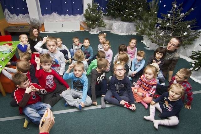 Wszystkie przedszkolaki są zgodne, że w przygotowaniu prezentów Gwiazdorowi Pomagają głównie elfy