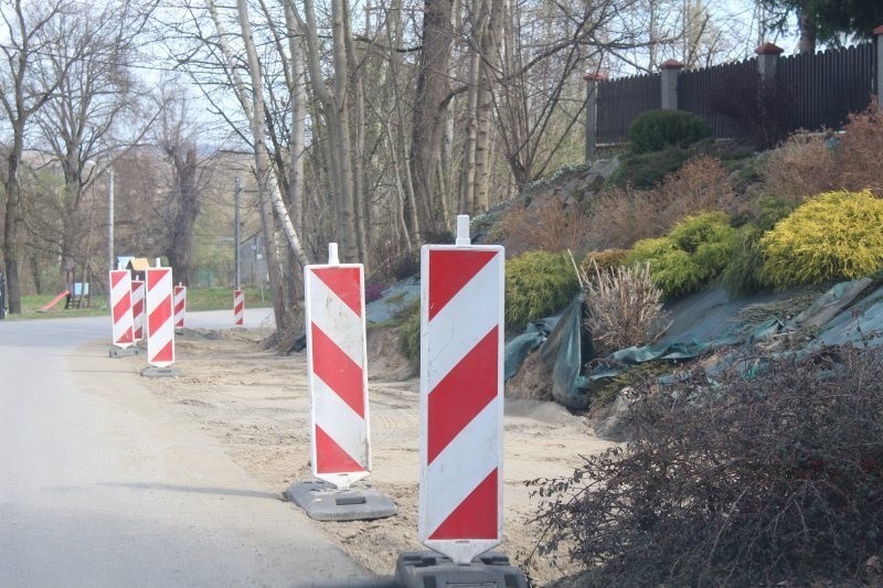 Chodnik przy drodze gminnej w Wieńcu (gmina Gdów) ma być...