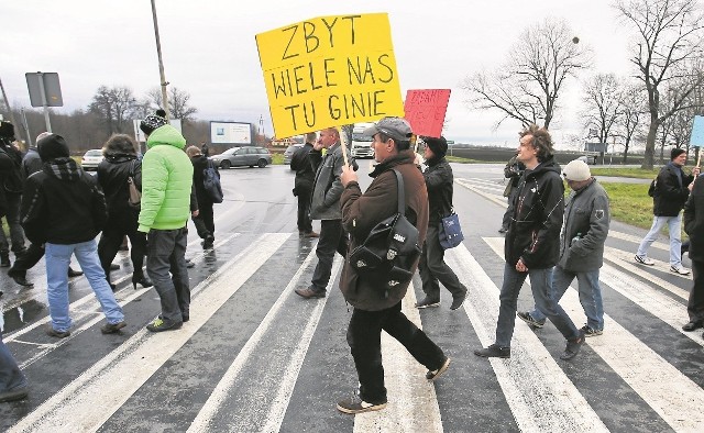 Mieszkańcy Dolnego Śląska zorganizowali pod koniec ubiegłego roku protest w kilku miejscach na drodze krajowej nr 8. Domagają się nowej, bezpieczniejszej trasy w kierunku Czech