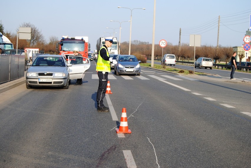 Śmiertelny wypadek w Gnieźnie: Motocyklista potrącił...