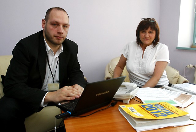 Inspektorzy Małgorzata Budniak i Rafał Buńkiewicz podczas redakcyjnego dyżuru odpowiadają na pytania podatników.