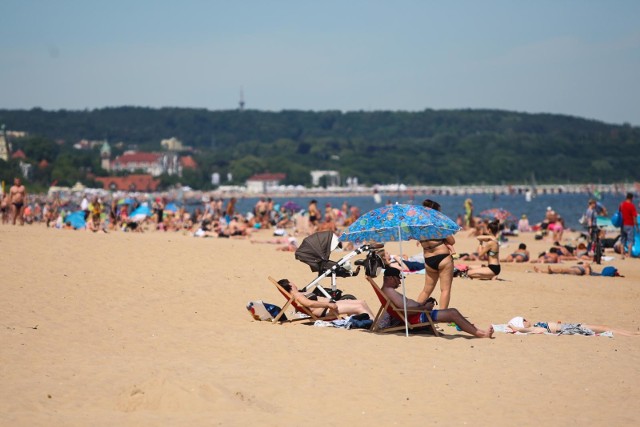 09.06.2018 gdansk. upalny dzien na plazy w jelitkowie fot. piotr hukalo / dziennik baltycki / polska press