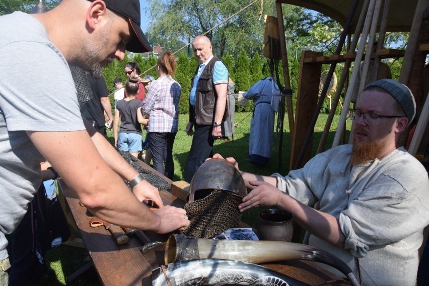 Będzie można sprawdzić w co ubrani byli średniowieczni...