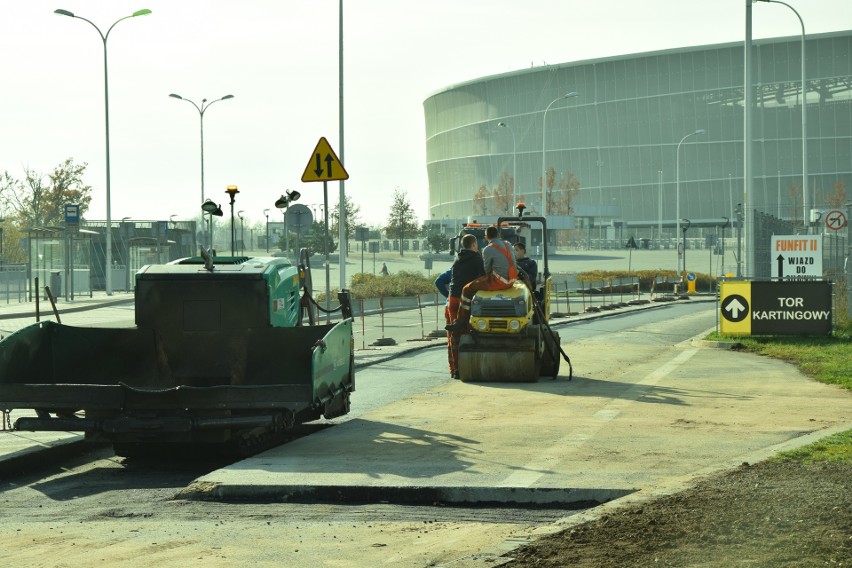 W dziurze przy Stadionie Wrocław ruszyły prace. Co tam powstaje? [ZDJĘCIA]                                   