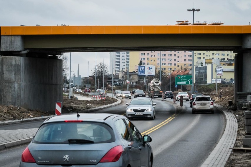 II etap Trasy Uniwersyteckiej to budowa od podstaw m.in....