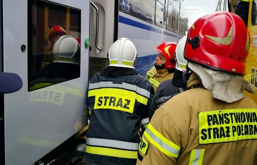 Pasażerowie PKP IC Racibórz - Białystok zostali ewakuowani z...