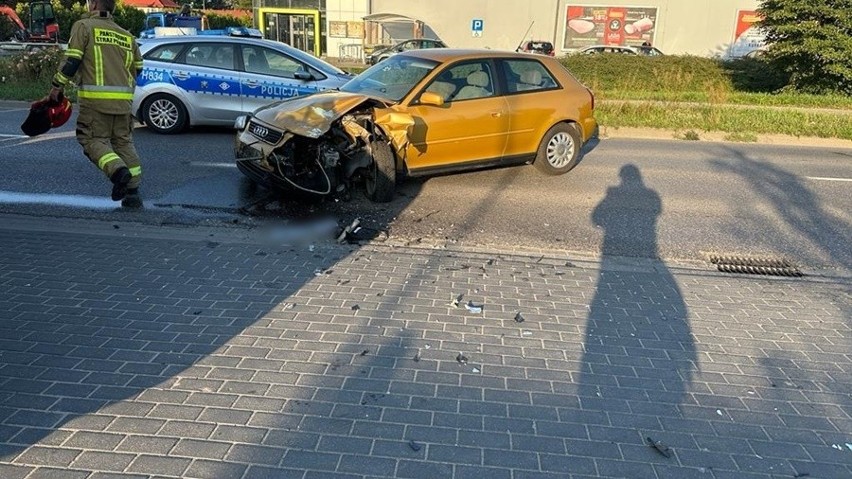 Śmiertelny wypadek w Wyszkowie na skrzyżowaniu Świętojańskiej z Komunalną. Nie żyje motocyklista. 7.09.2023