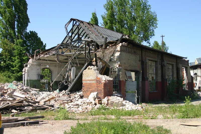 Rozpoczela sie rozbiórka obiektów lokomotywowni przy ul....