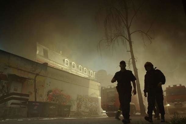 Pożar sparaliżował miasto. Mieszkańcy fotografowali akcję ratunkową.