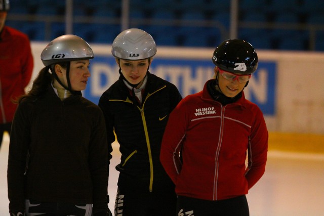 Opolskie łyżwiarki szybkie (od lewej): Barbara Kobylakiewicz, Marta Wójcik i Aida Bella.