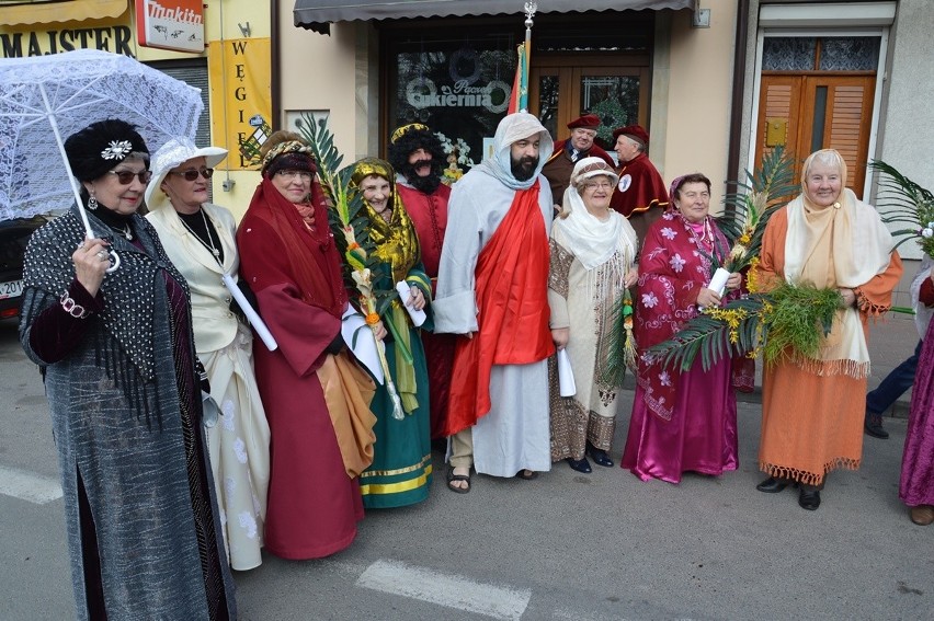 Niedziela Palmowa w Rudniku nad Sanem. Przez osła nie było wjazdu do Jerozolimy