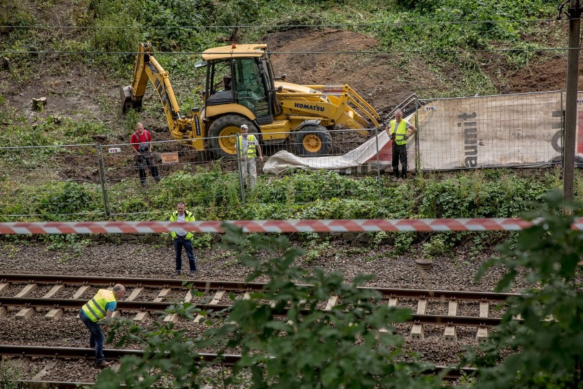 16.08.2016 Wałbrzych - odkopywanie złotego pociągu. Trwa...