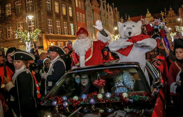 Święty Mikołaj przybył do Gdańska i rozświetlił choinkę na Długim Targu [5.12.2018]