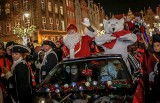 Święty Mikołaj przybył do Gdańska. Choinka na Długim Targu rozświetliła się setkami lampek [zdjęcia, wideo]