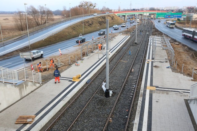 Czas na wykonanie prac przy budowie szybkiego tramwaju kończy się w kwietniu tego roku.