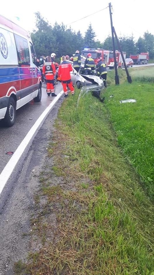 Wypadki w Zadrożu i Radoczy. Osobówki zderzyły się z autami ciężarowymi. Dwie osoby w szpitalu