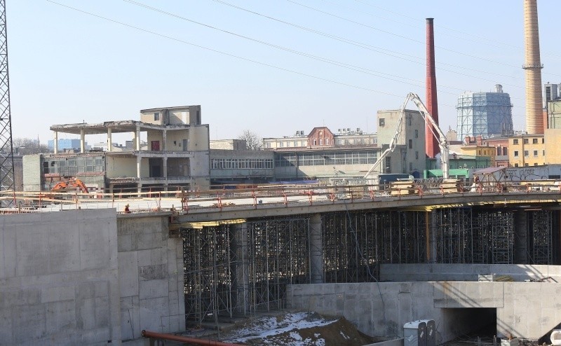 Na dworcu Łódź Fabryczna wykończone są perony, zamontowano...